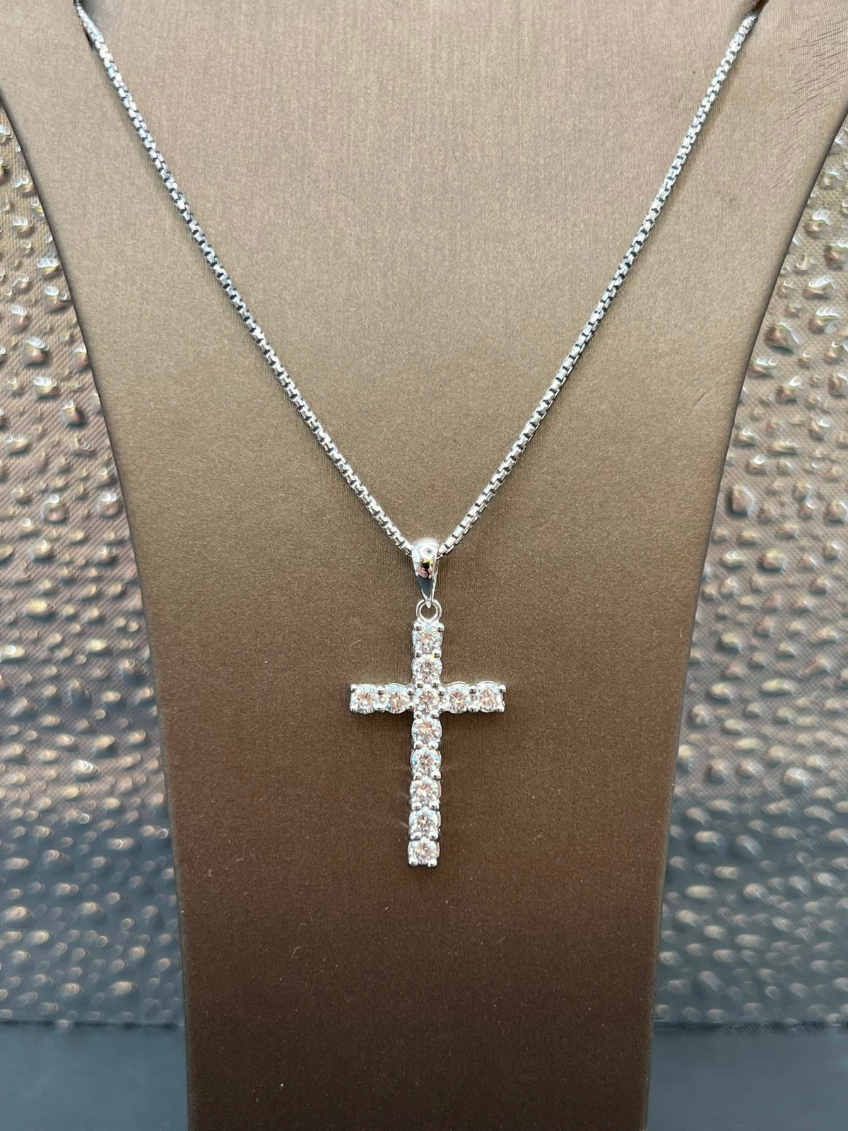 18K White Gold Diamond Cross Pendant Necklace